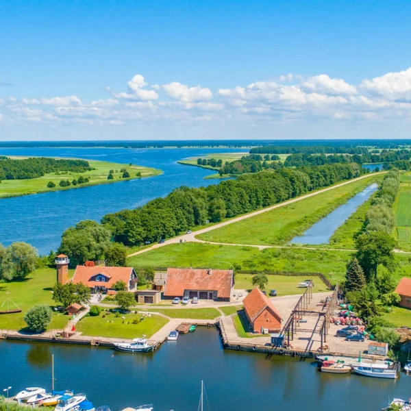 Laivas Uostadvaryje, skirtas kelionėms Nemuno deltoje