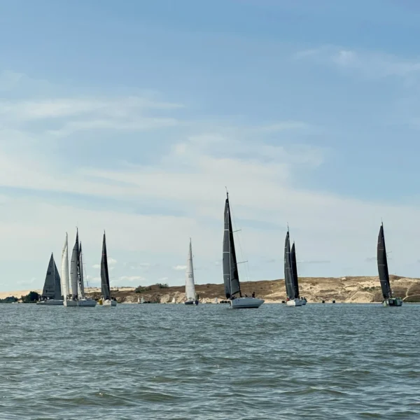 Profesionaliai paruoštas kateris nuomai Mingėje