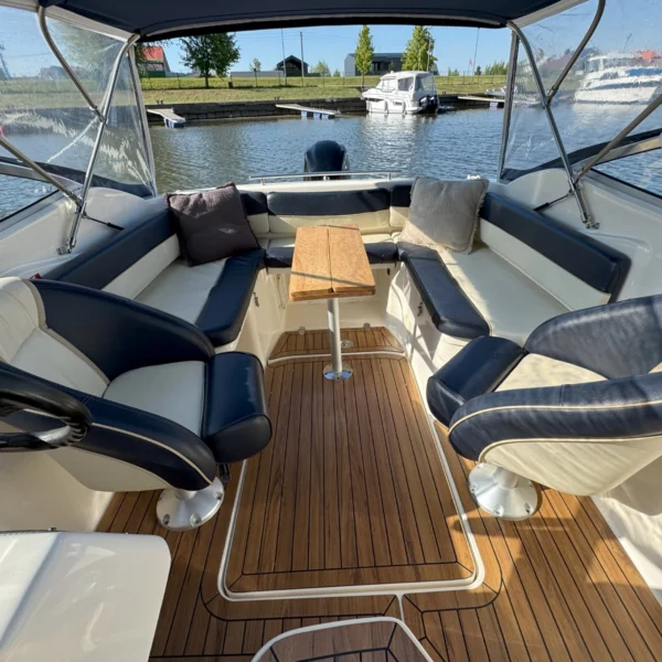 Laivo nuoma Nemuno deltoje – gamtos ir vandens harmonija